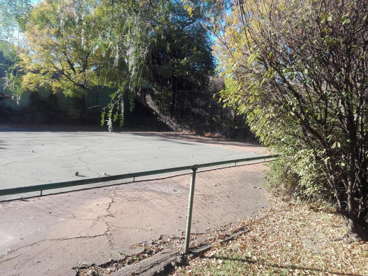 Fourways Guest Lodge Johannesburg Exteriör bild