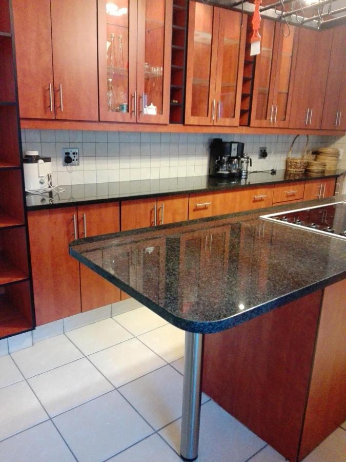 Fourways Guest Lodge Johannesburg Exteriör bild