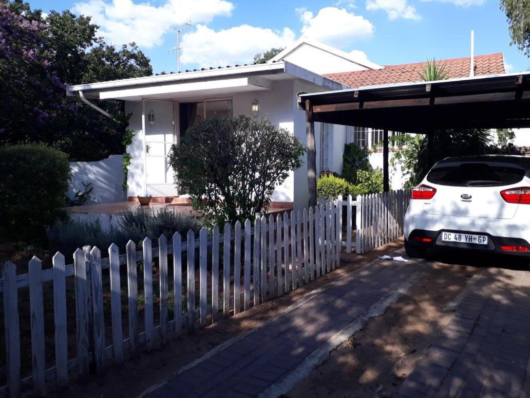 Fourways Guest Lodge Johannesburg Exteriör bild